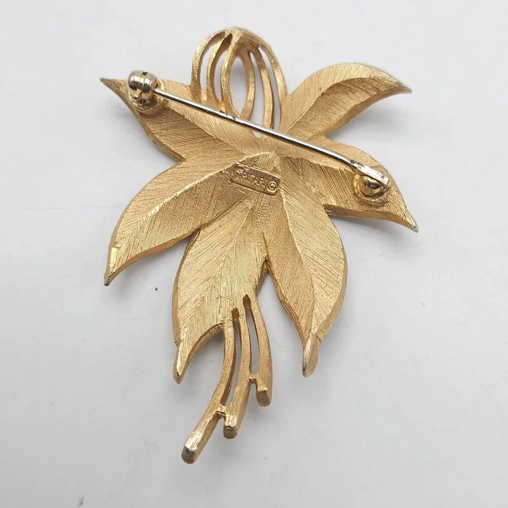 Vintage Crown Trifari Leaf Bushel Gold Tone Brush Textured Brooch Pin